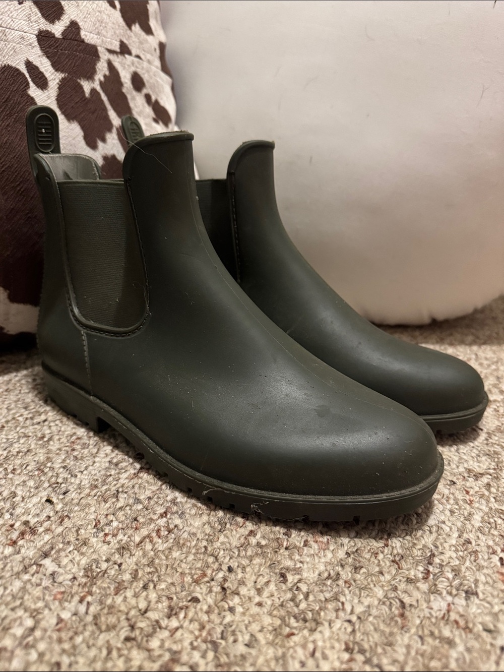 Old Navy Women’s Olive Chelsea Rain Boots